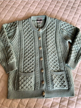 Aran Crafts Cable Knit Cardigan in Green Size Small Like New